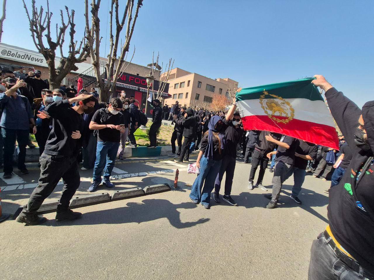 Students holding the Lion and Sun flag at Aria Mehr University in Tehran
